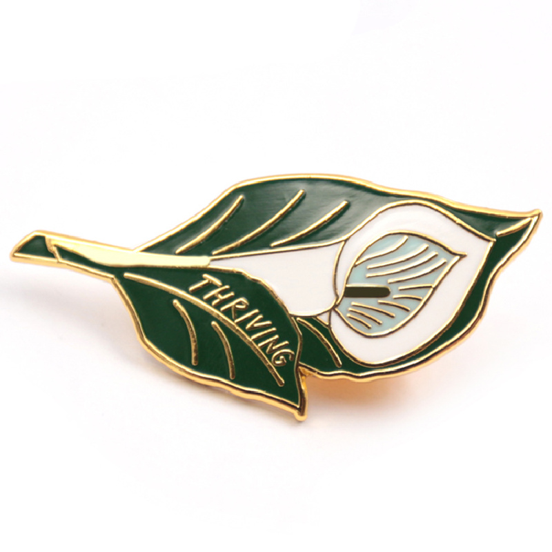 Leaf pin badge